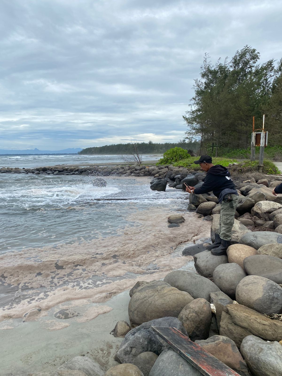 Kondisi pembuangan limbah air bahang PLTU Teluk Sepang 2x100 MW
