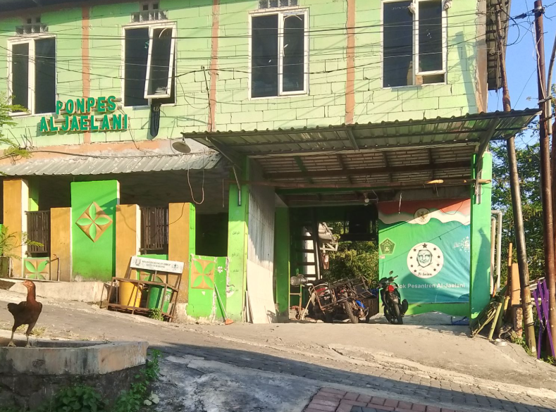 Suasana di Ponpes Al Jaelani di wilayah RT 2, RW 1, Kelurahan Tinjomoyo, Kecamatan Banyumanik, Kota Semarang, Jawa Tengah pada Selasa 26 Juni 2026 sore nampak lengang.  (foto : Independen.id)