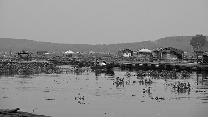 Petani ikan yang masih bertahan mengadu nasib di Waduk Cirata. (Foto: Virliya Putricantika/BandungBergerak)
