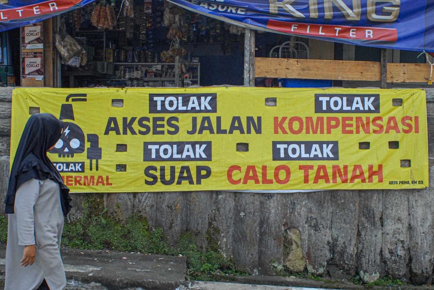 Spanduk menolak 