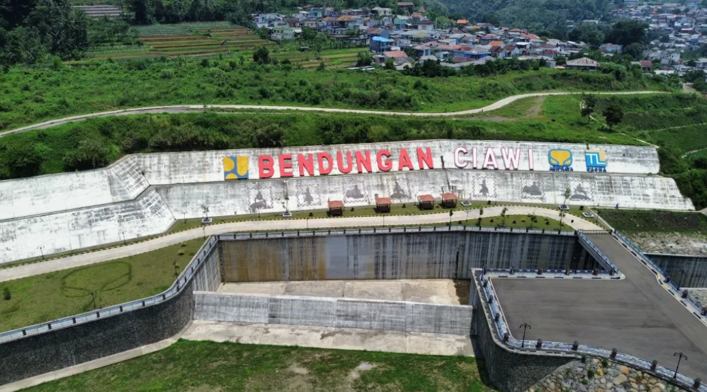 Terlihat dari foto udara Bendungan Ciawi dan Kp. Pasir Purut yang jaraknya cukup deka. (Foto: Rangga Firmansyah/harnas.id)