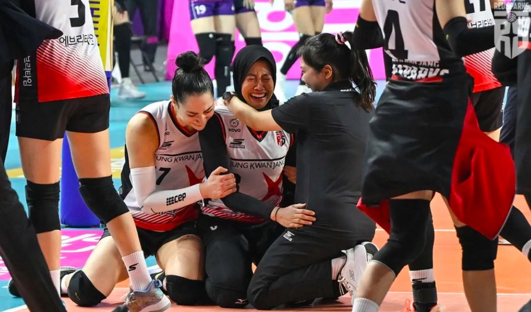Megawati Hangestri Pertiwi (tengah) bersama rekan-rekannya klub volleyball asal Korea Selatan (DOKUMENTASI DAEJEON JUNG KWAN JANG RED SPARKS)