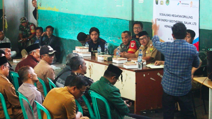 Suasana sosialisasi proyek pengeboran Star Energy di Kalapanunggal (Foto : Anza Suseno)