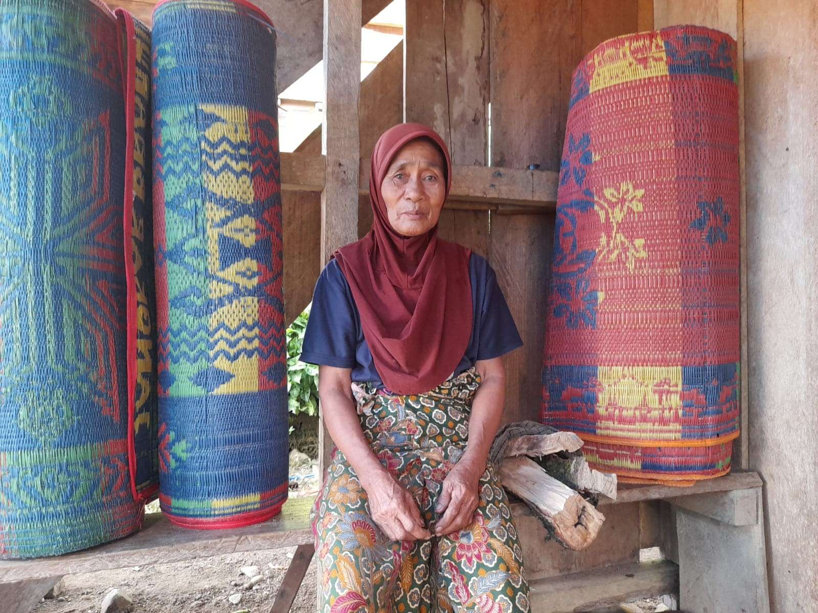 Jaina (70) Dukun Padi, Perempuan Masyarakat Adat Sungai Lisai.