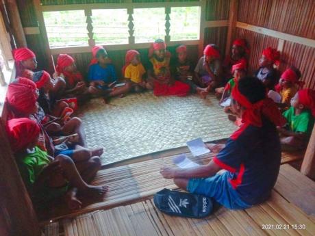 Sekolah adat Manusela di Seram Ambon (Foto Yosis Sentris Lilihata)