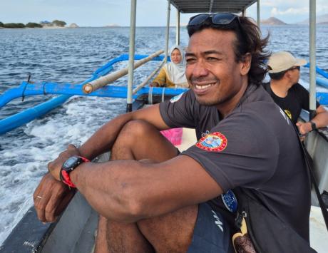 Amir (39 th) dari pengebom menjadi pemandu wusata bahari dan pegiat lingkungan perairan (Dok. Pribadi 2025)