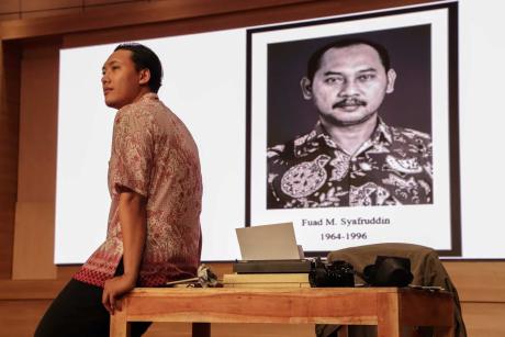 Aksi performance art Khuluqul Karim di Festival Udin 2026